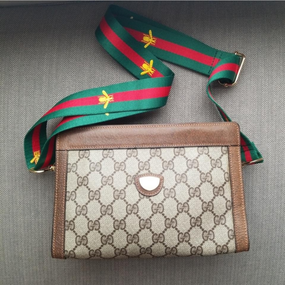 Authentic Vintage Gucci GG Monogram Supreme Clutch Crossbody Bag - Picture 2 of 12